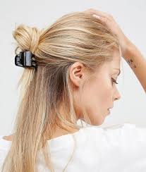 Nothing speaks more in the tone of rebellion and independence, like short hair hairstyles! 20 Claw Clip Hairstyles For Any Hair Length Momooze Com