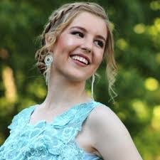 Caitlin Scholl's Instagram, Twitter & Facebook