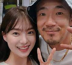 연애부터 이혼에 이르기까지 장장 13년을 함께 했던 이들 부부는 첫 등장부터 심상치 않은 친밀함과 편안한 티키타카로 의아함을. ì´í•˜ëŠ˜ ë°•ìœ ì„  ì§ì—… ì´í˜¼ ë‚˜ì´