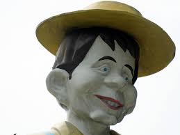 Eccentric Roadside: What, me worry? The happy halfwit Muffler Man of  Winslow, New Jersey