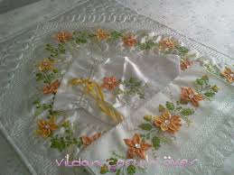 Hacer Filiz Adli Kullanicinin Almohadones Y Cintas Panosundaki Pin Kurdele Nakisi Nakis Kurdele Isi