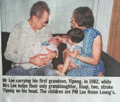 Mr Lee Kuan Yew Carrying Admiring His 1st Grandson Lee Yipeng With Mrs Lee And Granddaughter Xuiqi Circa 1982 Lee Hsien Loong Lee Kuan Yew Mr