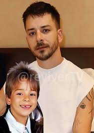 Hoje, o músico Junior Lima completa 41 anos Parabéns e muito sucesso pra  ele🎂🩷🎁