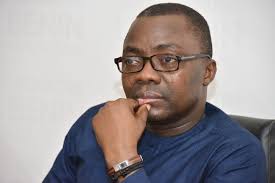 ENFANT DU BÉNIN DEBOUT