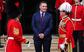 Uproar as Wes Streeting refuses to commit to 3% defence spending - AOL