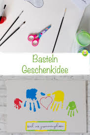 Handabdrucke Und Fingerfarben Familienbild Geschenkidee Meine Stube In 2020 Valentinstag Basteln Kinder Familienbild Geschenkideen
