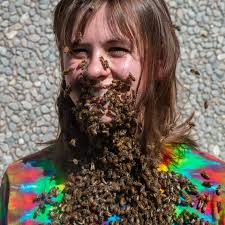 Check out these un-bee-lievable bee beards!🐝🧔 Bee beards showcase honey  bee swarming behavior and the role of honey bee queen pheromones. A caged  queen (or pheromone lure) is usually placed around a