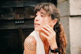 Wondering in Prague streets ansking people who catch my eyes to do  portraits with them. Rly amazing experience and wonderful shots with  strangers. (at least I love them, what about you?)