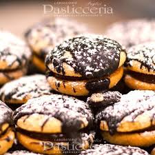 Quando volete preparare i biscotti di mandorle all siciliana, procedete nel seguente modo: Biscotti Da Te Pasticceria Siciliana