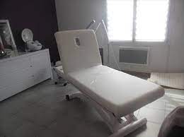 Une fois pliée, elle prend très peu de place de façon à ce que vous puissiez l'emporter partout avec. Tables De Massage Tables De Soins Occasions Et Destockage En Languedoc Roussillon