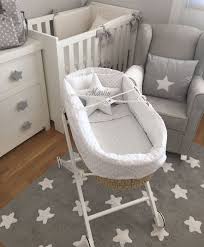 Mimitos Home Cestos Moises Minicunas Cunas De Mimbre Vestiduras Pura Artesania Para Tu Bebe Nursery Baby Room Baby Room Baby Boy Rooms