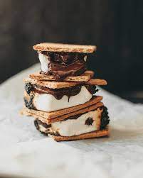 Sweet Heavenly Morning Smores To Brighten Up Your Day A Little Burnt And Roasted How D You Like Your Smores Done Photography And Sweet Food Smores