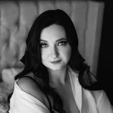 Amanda Starrett's Instagram, Twitter & Facebook