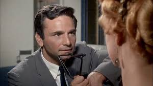 Columbo delves into the world of magic, esp, and slight of hand as he investigates the death of a magician, and there appears to be a tie to a prodigal psychic supported by a government founded institute on parapsychology. Just One More Thing Columbo All Episodes Lista De Peliculas En Mubi