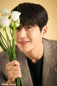 Sau thời gian dài chờ đợi, cuối cùng seon ho cũng có một vai nam chính cùng. V Live