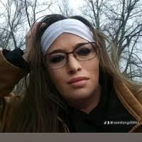 Amanda Scharf's Instagram, Twitter & Facebook