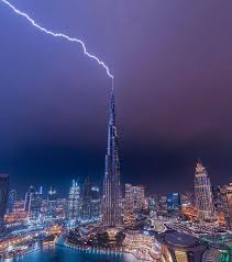 It even surpassed taiwan's taipei 101, which at 1,667 feet (508m) had held the. Lightning Strikes The Burj Khalifa In Stunning Video Photographer Says God S Plan