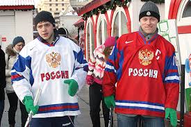 Панарин на фото,сейчас расплачется,держись хоккеист не плачь.у берлинского пациента не все так плохо.дочь учится в америке,жена фото сессию в германии проводит.держись дружок,не плачь. Aleksej Zhitnik Tarasenko Nuzhen Dispetcher Panarinu Pravilnye Slova V Presse Russia Hockey Ru