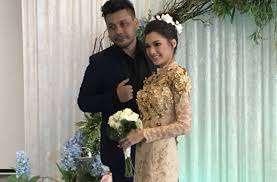 Niat untuk mengakhiri zaman bujang tidak kesampaian apabila awi rafael umum majlis pernikahan bersama atikah suhaime tidak diteruskan. Atikah Suhaimie Awi Rafael Tak Jadi Kahwin