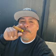 Sending you love kisses and hugs yur.pretty and beautiful