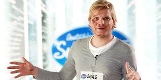 Sie ist ein ableger der britischen sendung pop idol, eines konzepts, das weltweit seit 2002 lizenziert wurde. Dsds 2019 Jan Affeldt Appears With His Face Disfigured In Front Of The Jury And Dieter Bohlen In It