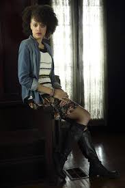 Britne Oldford Books Female Lead In Syfy S Serial Adaptation Of Best Selling Novel Alien Hunter Ravenswood Black Actresses Abc Family