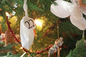 10 southern magnolia tree 12 white flowers native grandiflora bull bay seeds. How To Decorate A Southern Style Christmas Tree With Magnolia Blossoms Craftivity Designs