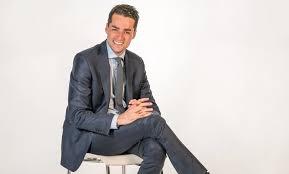 Lachlan lewis (1996 19 ağustos doğumlu) bir avustralya olan rugby ligi bir şekilde oynayan futbolcu liberosu veya beş sekizde için. Meet A Ceo Lewis Romano Credit Clear The Big Smoke