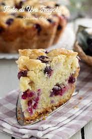 Ho provato a fare una focaccia molto semplice, cercando di aggiungere poco zucchero: Torta Di Uva Fragola Dolcissima Stefy