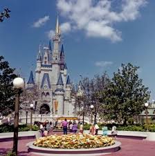 Before The Partners Statue Was Added In The 90s The Magic Kingdom Hub Disney World Pictures Disney World Fantasyland Disney