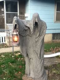 Die umsätze mit halloween artikeln liegen bei über 160 millionen euro jährlich. Esta Persona Ha Hecho Un Gran Trabajo La Estatua Estaba Hecha De Un Marco De Pvc Y Un Antiguo 25 Halloween Prop Halloween Deko Garten Halloween Friedhof