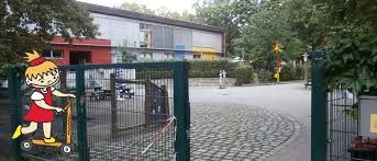 Diese waren als haus des kindes und haus berlin gebaut und wurden im unterschied zu der sonstigen bebauung der stalinallee in den 1950er jahren als montagebauten aus stahlbetonfertigteilen erbaut. Kindertagesstatte Lisa Integrationseinrichtung In Dresden Friedrichstadt