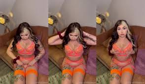 Welshie466 Plays With Her Pussy | PimpBunny