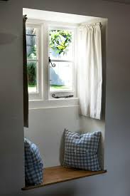 Minifenster Zur Strasse Mit Thermo Stoff So Grosser Erscheinen Lassen Bei Nichtgebrauch Wegklappen O Small Window Curtains Window Seat Curtains Cottage Curtains