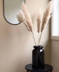 H M Home On Instagram Our Tinted Glass Vase And Pampas Grass Are One Stylish Combo Thank You For The Inspo Yvonne Boligsty Grass Decor Vases Decor H M Home