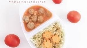 Jadi kamu nggak perlu takut makan banyak waktu. Resep Mpasi Nasi Hijau Bola Bola Daging Saus Tomat 12 M Kumparan Com