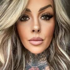 Amber Heaton's Instagram, Twitter & Facebook