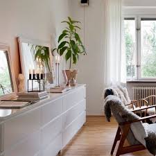 Das Unternehmen Real Estate Auf Instagram Eslovsgatan 7 Startansicht 26 Oktober Jetzt Bu In 2020 Living Room Drawers Ikea Chest Of Drawers Home