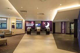 I viaggiatori d'affari, in particolare, sono ben situato con il distretto finanziario city di londra a pochi passi. Premier Inn London City Monument Pictures