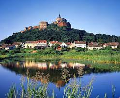 Vigorous wines from the land of sunshine. Burgenland Osterreich Burg Gussing 1 Visit Austria Austria Travel Wallpaper