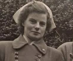 Đoàn tụ sau 70 năm thất lạc, 3 chị em mới hiểu điều khó nói trong lòng mẹ  năm xưa