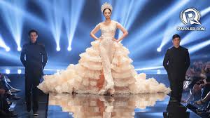 Cinco's dreamy, elegant pieces characterized by masterful techniques were quickly embraced by dubai's fashionable women, helping him establish a name in. Michael Cinco S Couture Glitters At Philippine Fashion Week