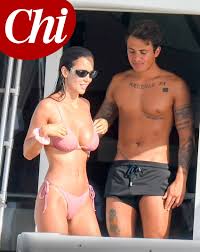 I due musicisti si sono conosciuti via internet il 10 dicembre 2010 e in seguito hanno deciso di formare il duo benji & fede. Paola Di Benedetto E Federico Rossi In Sardegna Tra Amore E Divertimento Tgcom24