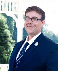 Eddie Groves's Instagram, Twitter & Facebook