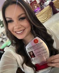 Samia Lopez (@samialopez)