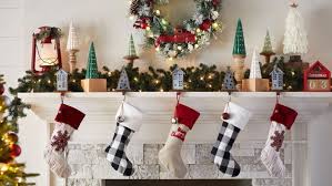 I have several simple diy ideas about how to make your own fireplace at home. Holiday Mantel Ideas