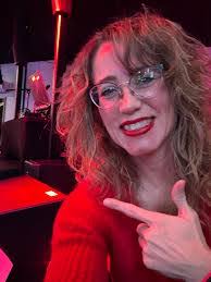 Jeanne Batson's Instagram, Twitter & Facebook