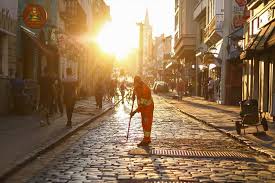 Nestas cidades, a temperatura média costuma ser mais elevada do que nas regiões rurais próximas. Calor Vem Com Tudo Pra Curitiba E Dia Sera Marcado Por Temperatura De 33Âº Xv Curitiba