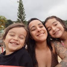 Dedé achou que ninguém iria na sua festa de aniversário... até que Yuri  chegou e salvou o dia! Emocionou demais, né? 🥹 ▶️: A Força do Querer