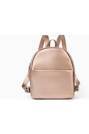 Des grands sacs super pratiques aux mallettes sophistiquées, en passant par les sacs à dos, les sacs bandoulière et les sacs de voyage, il y en a pour tous les goûts et toutes les occasions dans notre collection. Sacs A Dos Enfant Rose Zara Fashiola Fr Comparez Et Achetez